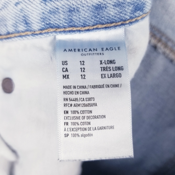 American Eagle 90s Boyfriend Light Wash Distressed Jeans size 12 X-Long - Picture 9 of 11